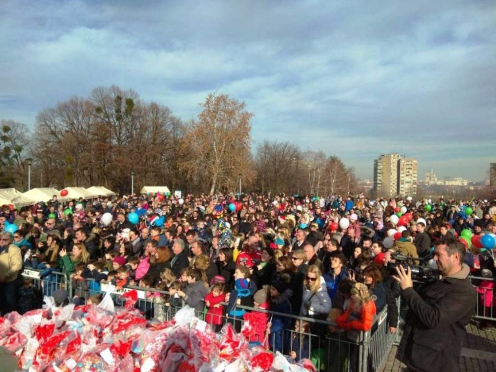 Mališani sa Savskog venca dobili poklone od opštine