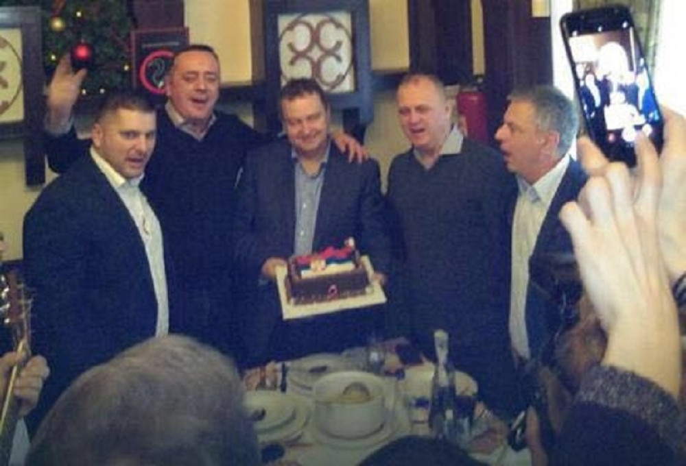 "Pukni zoro" i torta trobojka na Dačićevom rođendanu