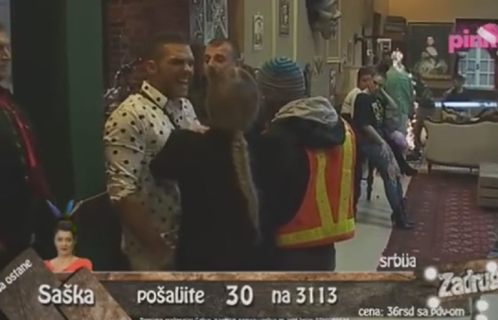 Miljan zgrabio Teodoru za ruku, a onda je nastao haos!