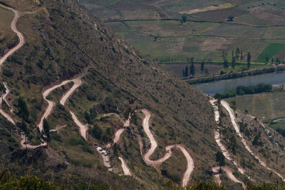 Autobus pao s litice, najmanje 25 poginulih