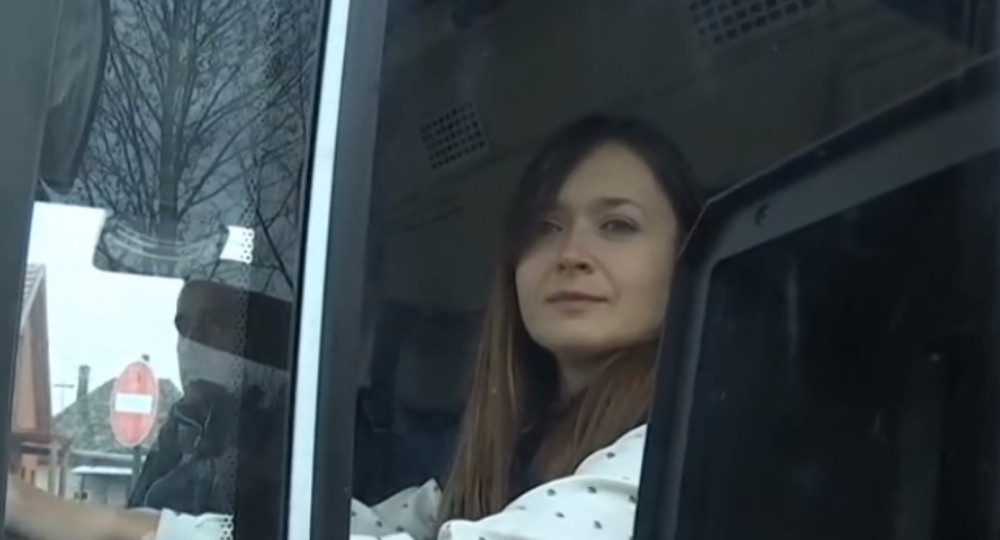 Danijela predaje biologiju u tri škole i uči da vozi kamion