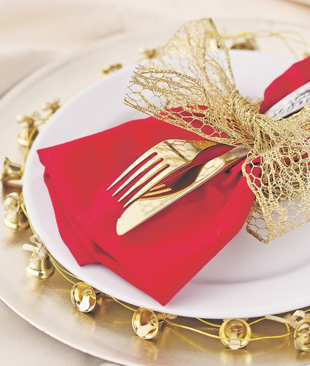 Slaganje salveta za svečani ručak može biti jednostavno uz samo par koraka! (VIDEO)