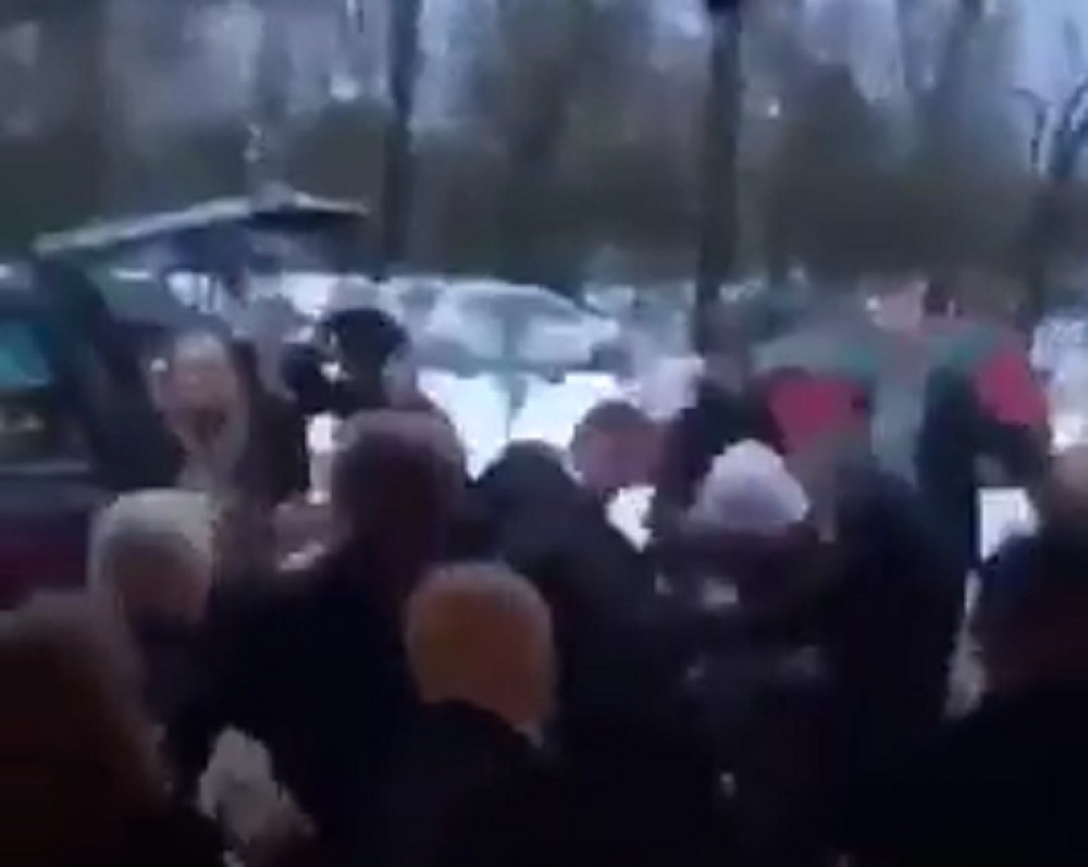 Masovna tuča na sahrani, ne zna se ko koga udara