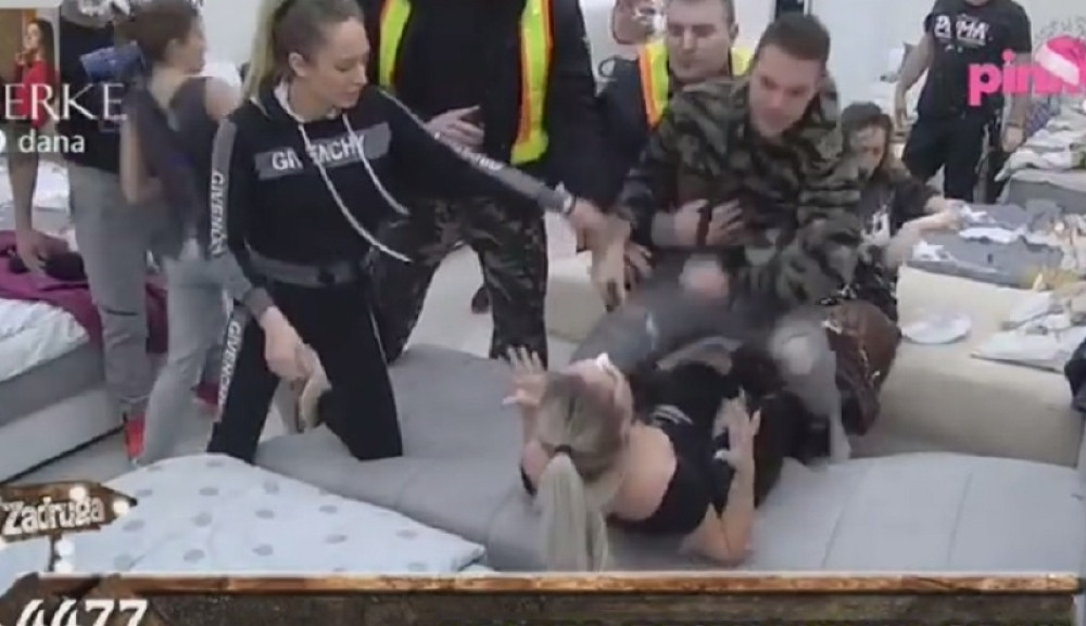 Anđelo doživeo nervni slom, obezbeđenje ga izvelo napolje!