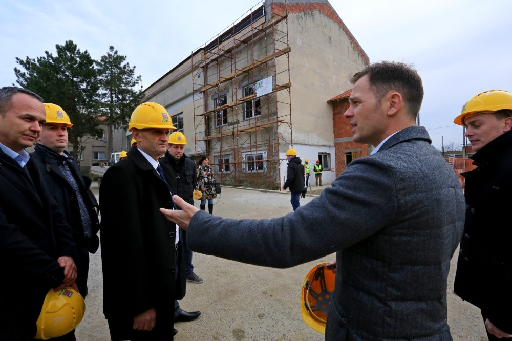 Mali obišao radove u Surčinu (FOTO)