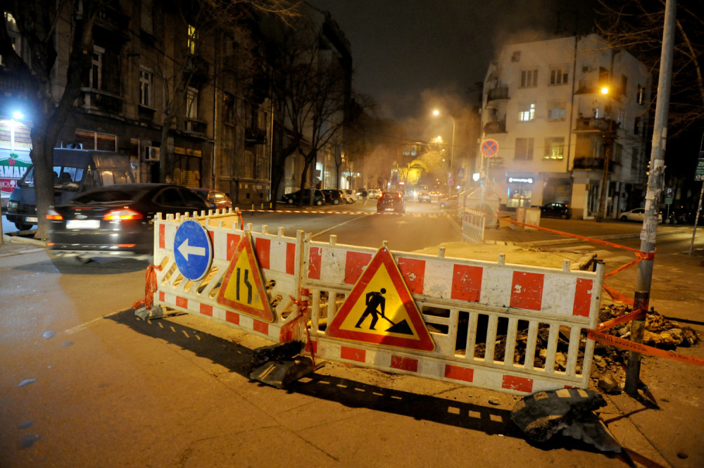 Asfaltiran parking u ulici Dimitrija Tucovića