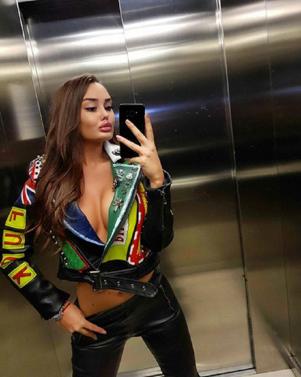 Gola Ana se tušira, Miki zbog ovoga iskolačio oči! (18+)