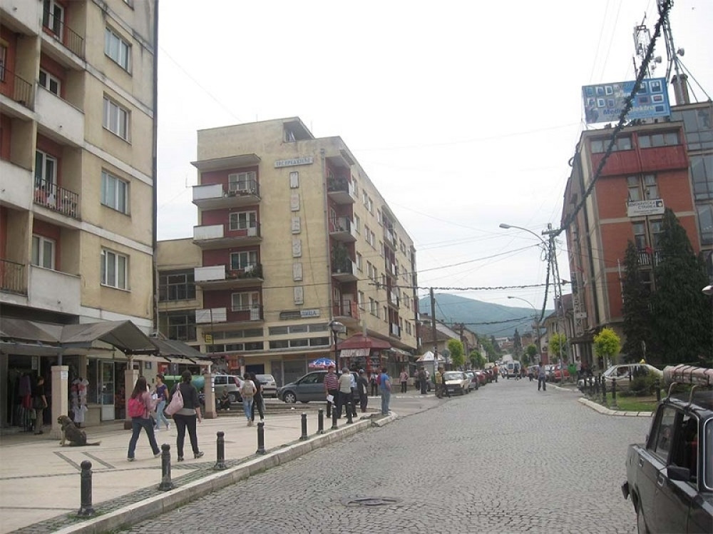 Sa terase skočila u smrt