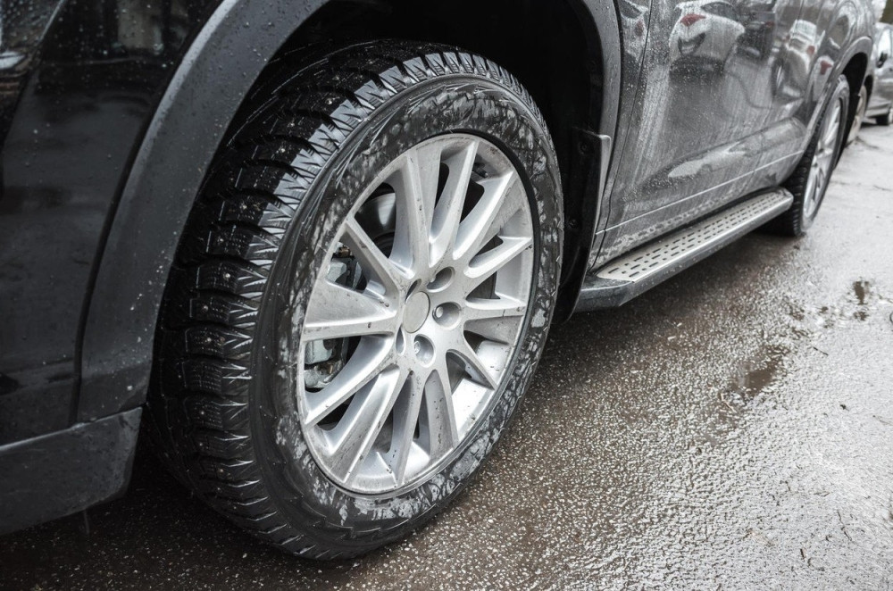 Ako zimske gume niste zamenili letnjim, pogledajte šta može da vam se desi u saobraćaju