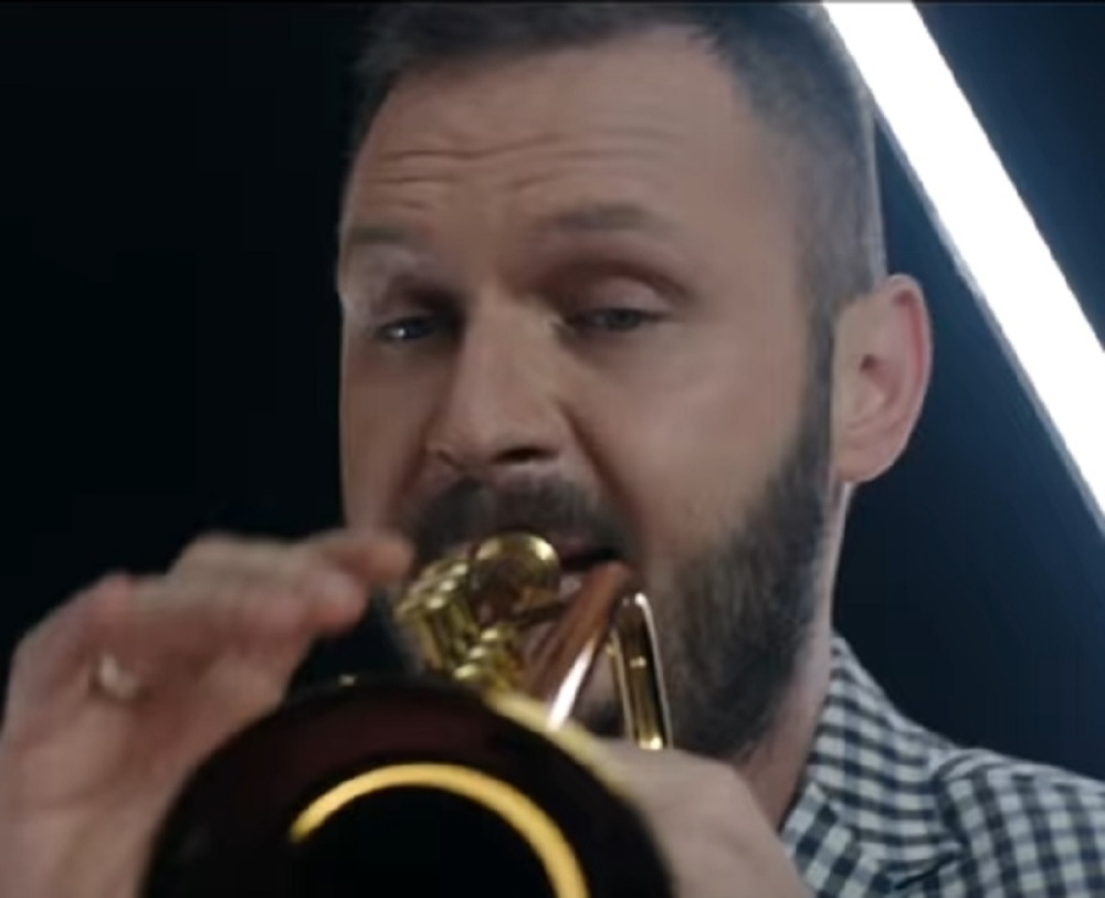 Dejan u Novu godinu sa novim spotom