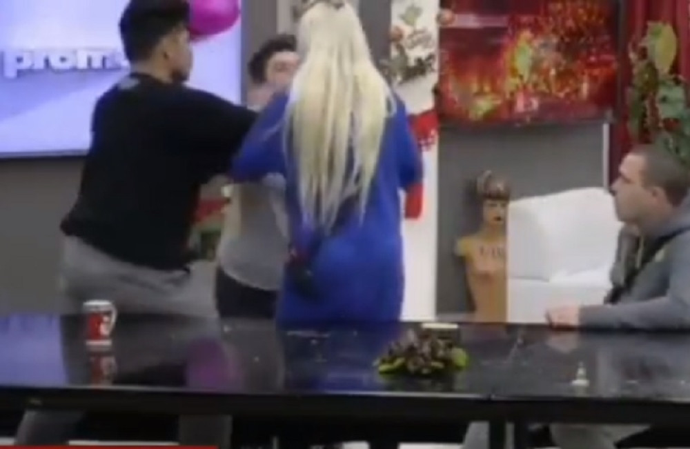 Žestoka tuča, Matora Sanji rascepala usnu! (18+)