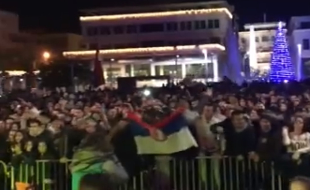 U Podgorici pevali "Pukni zoro" i "Oj, Kosovo"