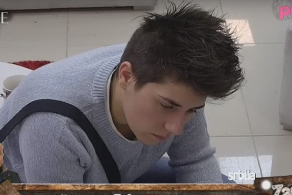 Matora lomi sve pred sobom, preti batinama!