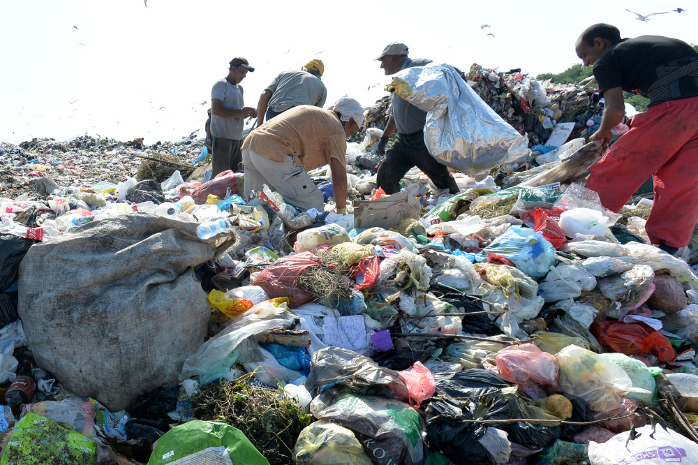 Ko prijavi divlju deponiju, dobiće 5.000 dinara!