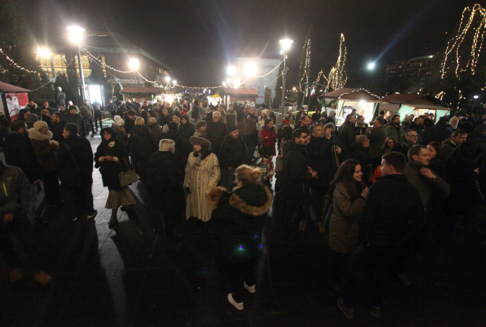 Građani odaju poštu Ivanoviću na Svetosavskom platou