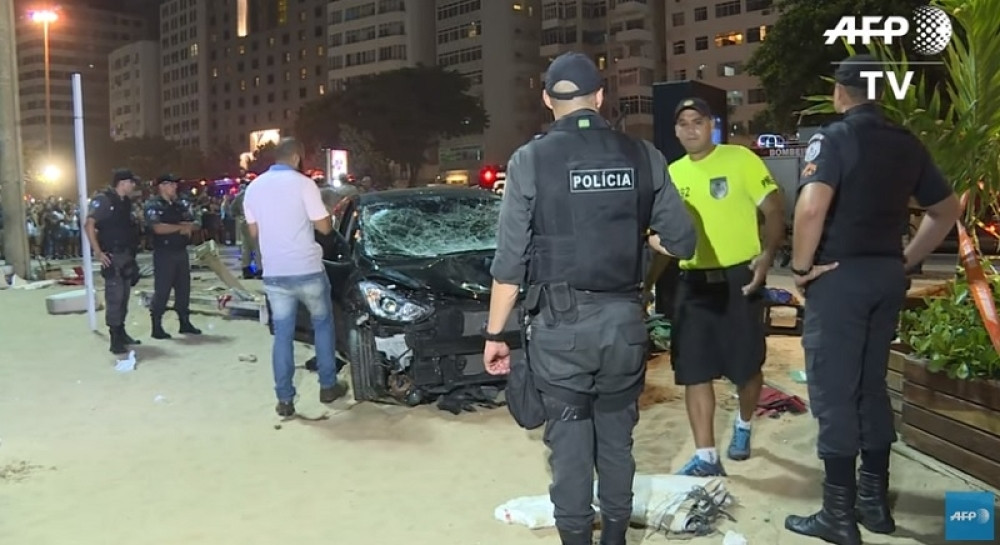 Autom uleteo na šetalište i pregazio bebu!