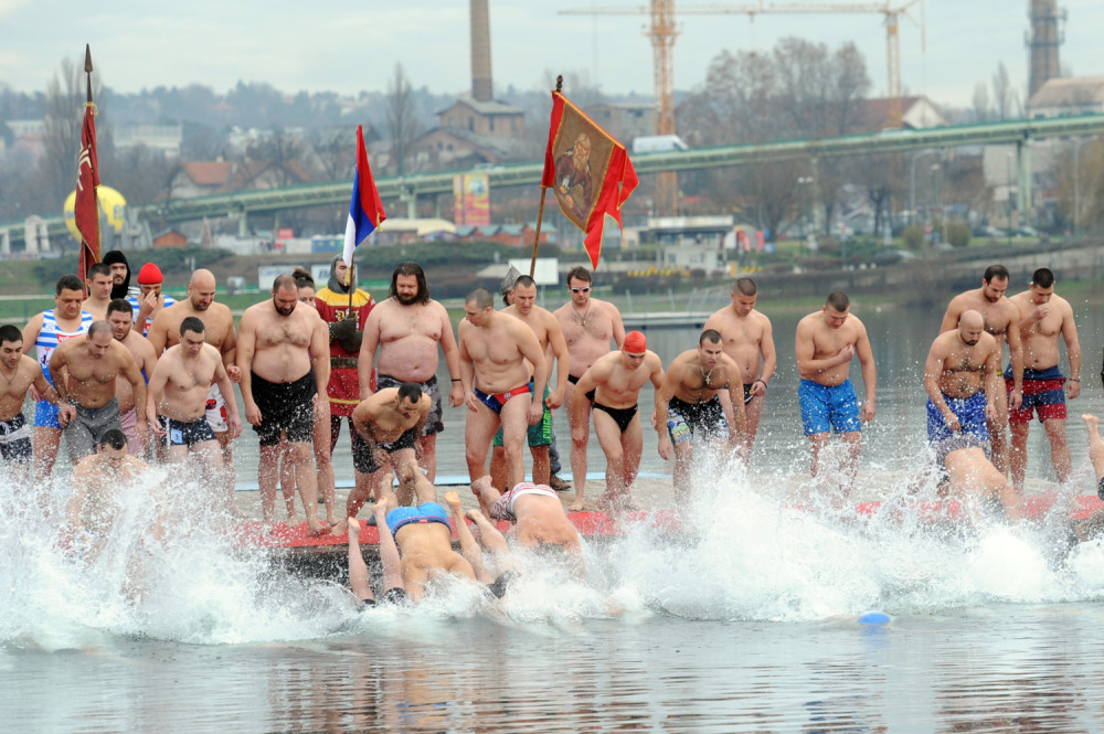 Hrabri ljudi širom Srbije plivali za Časni krst