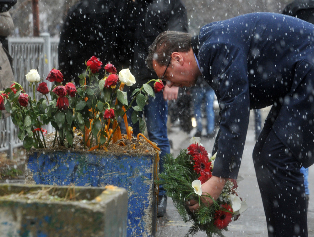 Pogledajte kako je Vučić odao poštu Oliveru Ivanoviću