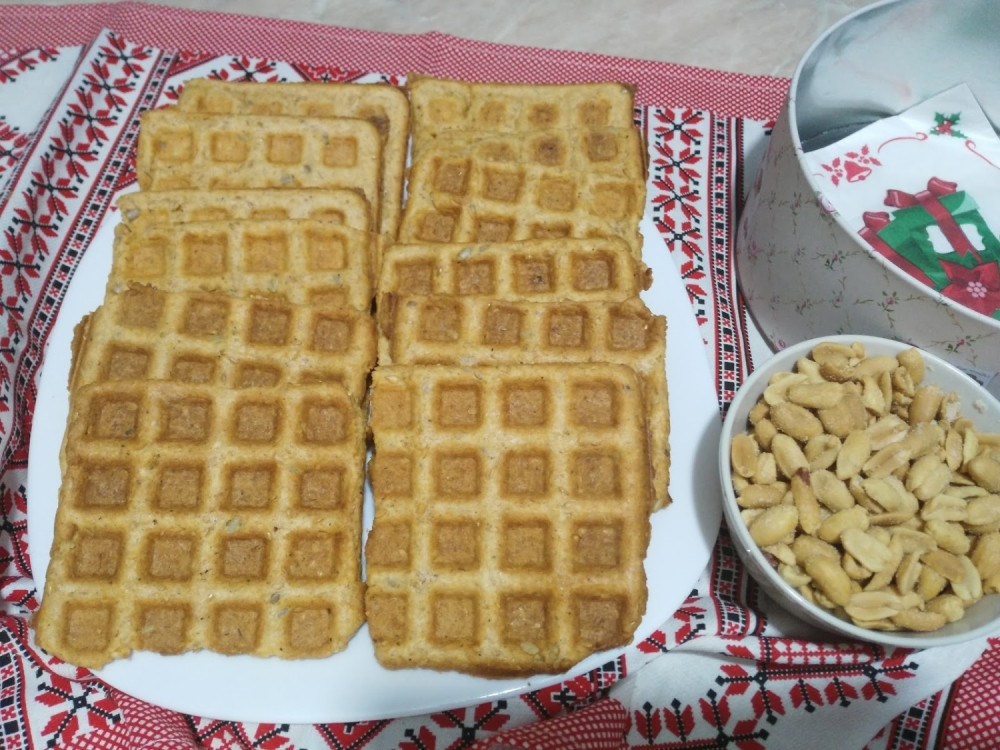 Slani krekeri sa sirom i kikirikijem