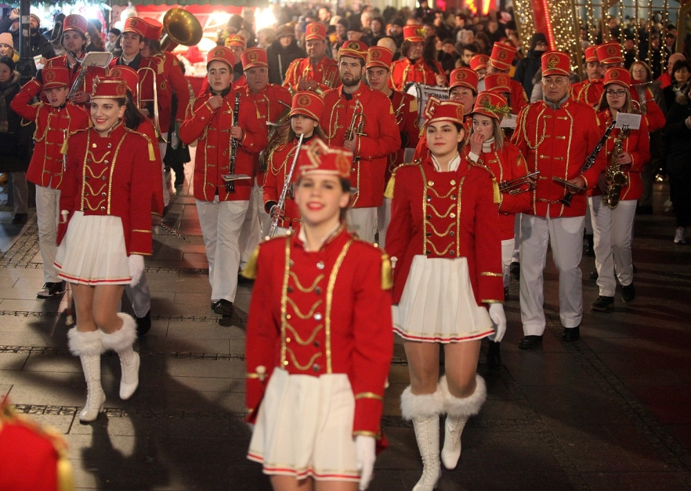 Mažoretkinje prodefilovale centrom Beograda