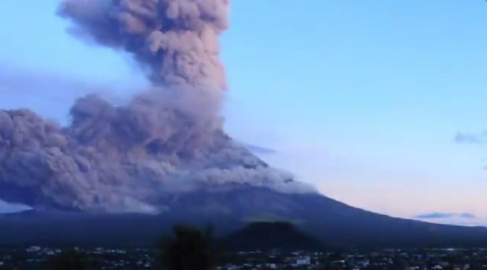 Erupcija vulkana u Japanu, pepeo leteo na sve strane