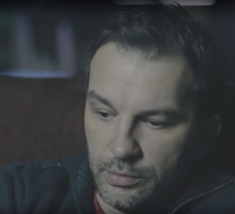 Žena me je udarala i čupala, a naši sinovi su sve to gledali i vrištali od plača... Pevač otkrio detalje nasilja koje je trpeo od rođene supruge!