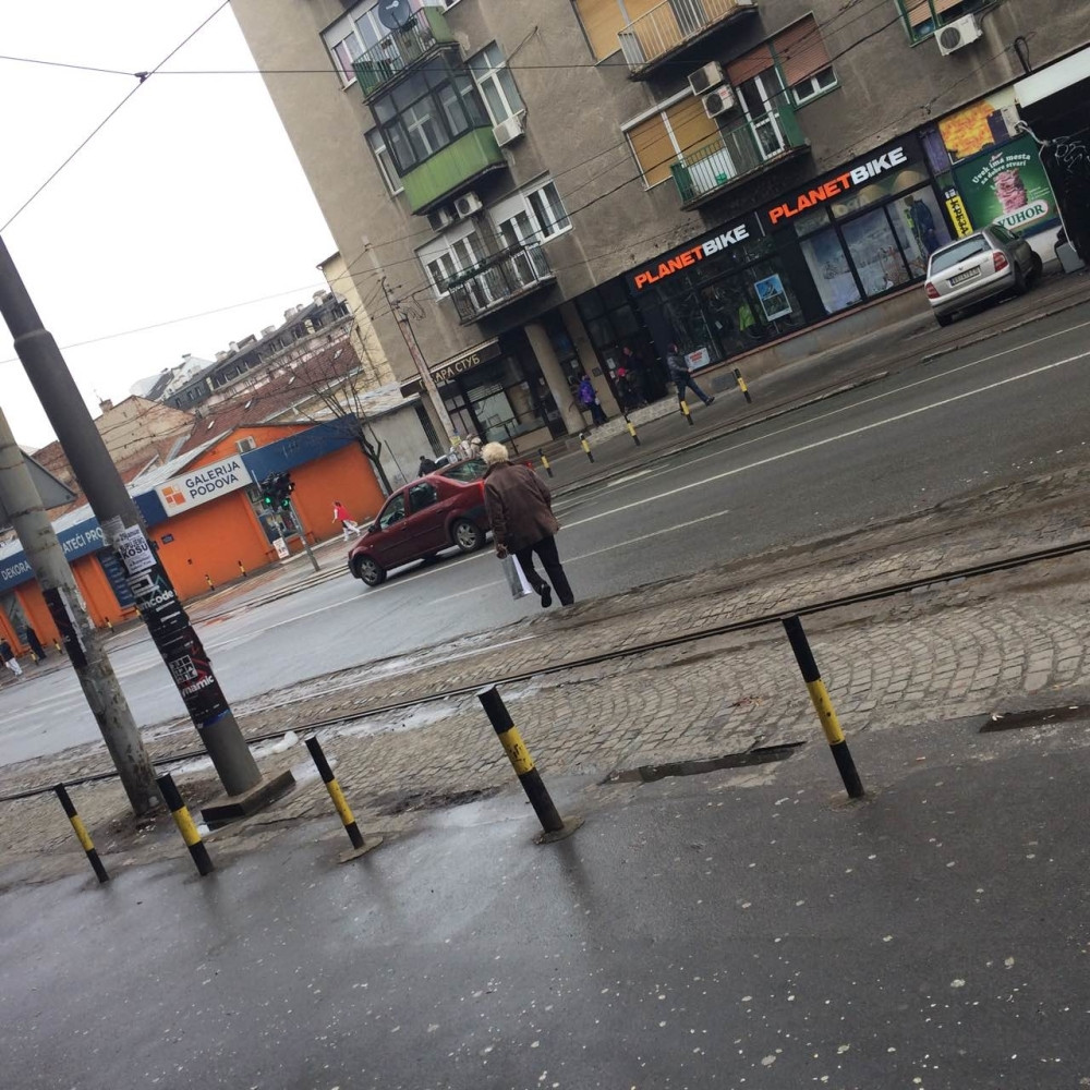 Tasovac krši saobraćajne propise!