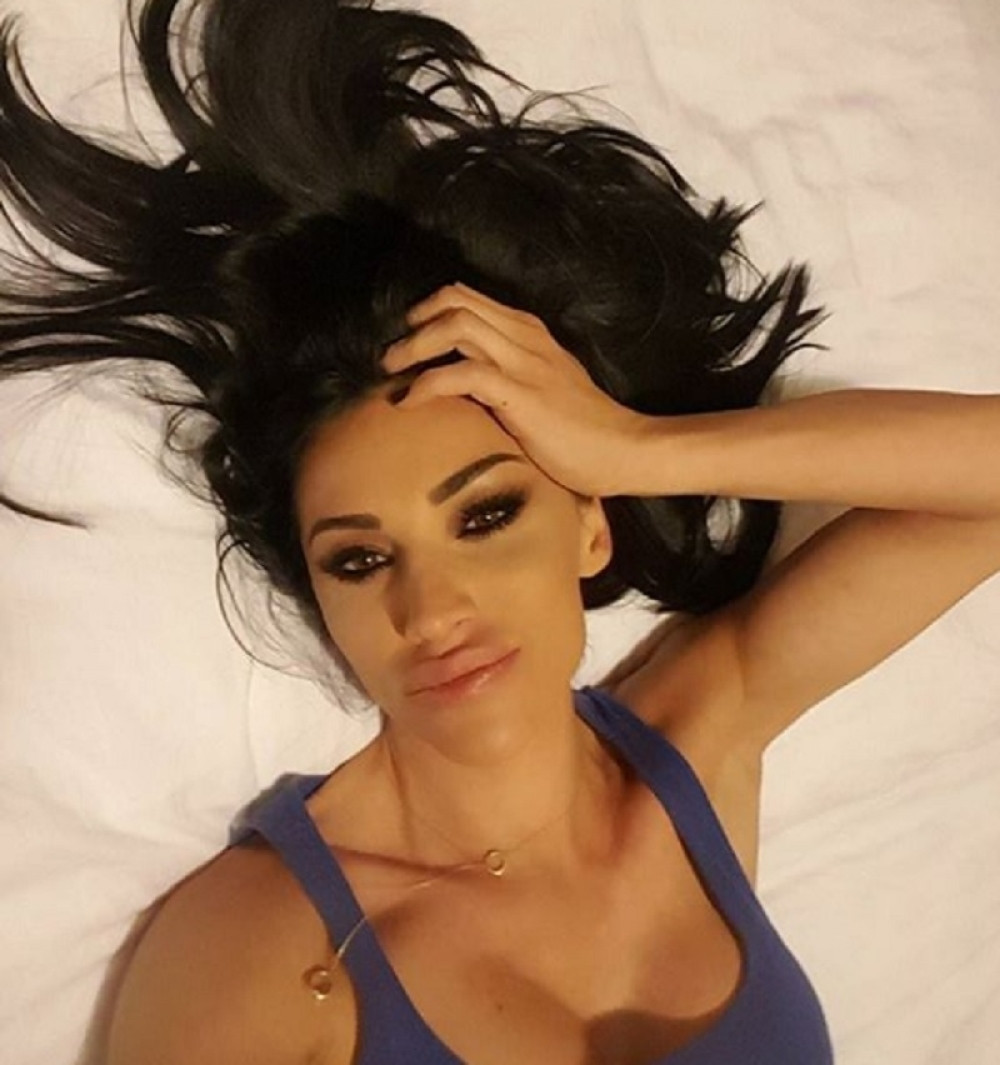 Bivša manekenka se skinula i zabrinula fanove! (FOTO)