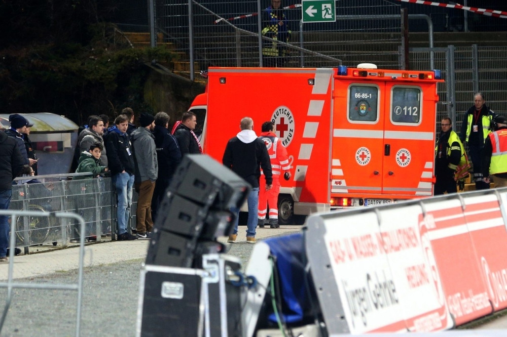 Trener doživeo infarkt za vreme utakmice! (FOTO + VIDEO)