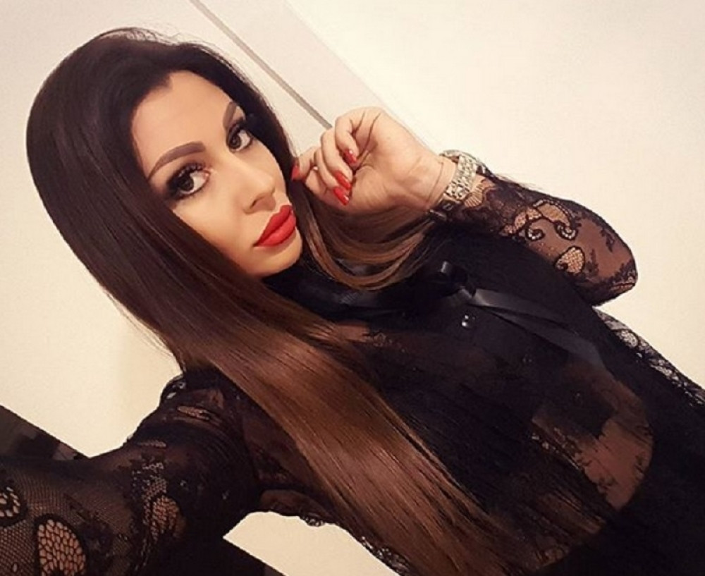 Zorica Dukić pokazala zanosne obline, u minijaturnom bikiniju sve puca! (FOTO)