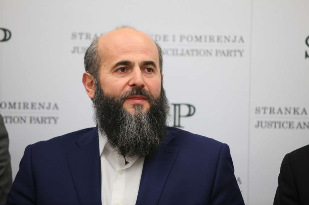 Zukorlić spasao Čanka od Šešelja!