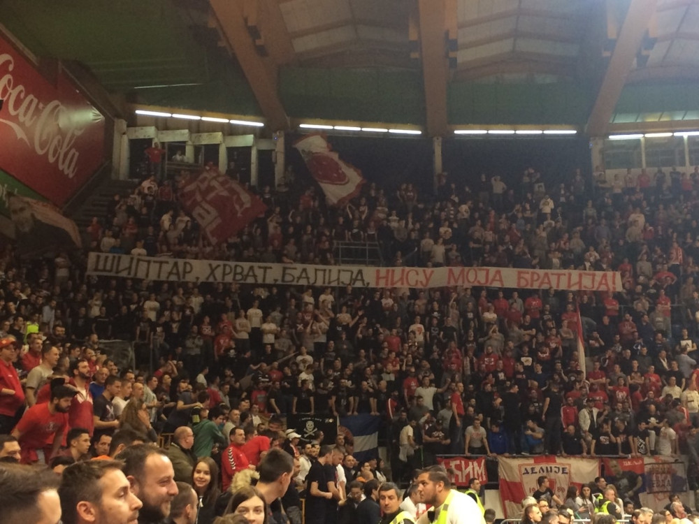 Poverenica osudila transparente "delija"