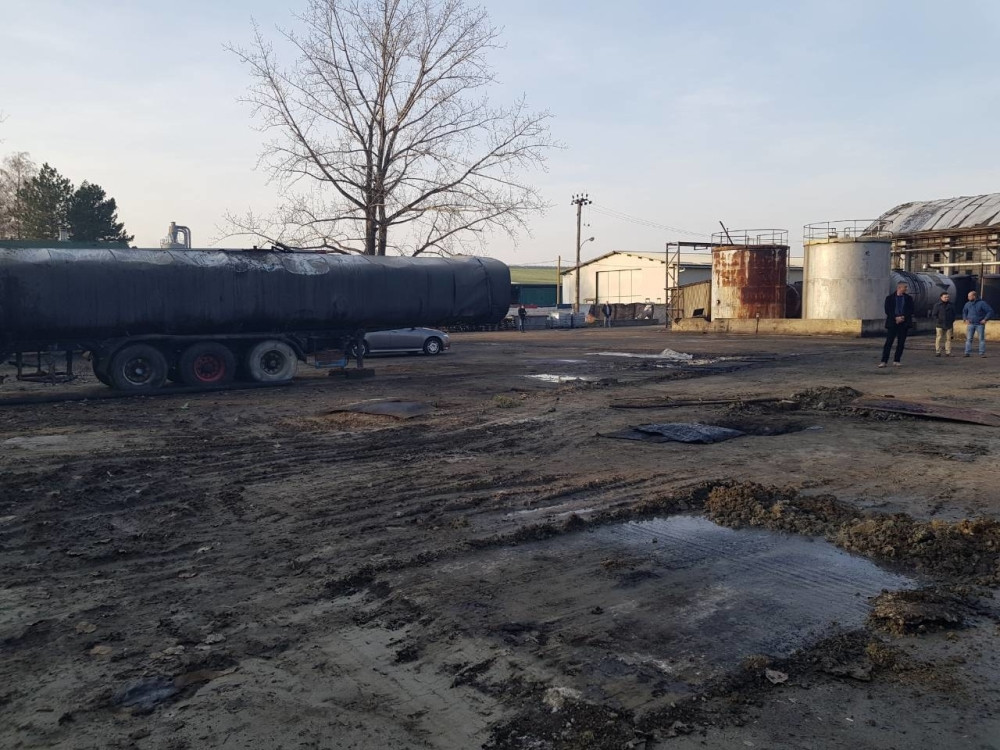 Otpadno ulje u rupi kod Sombora