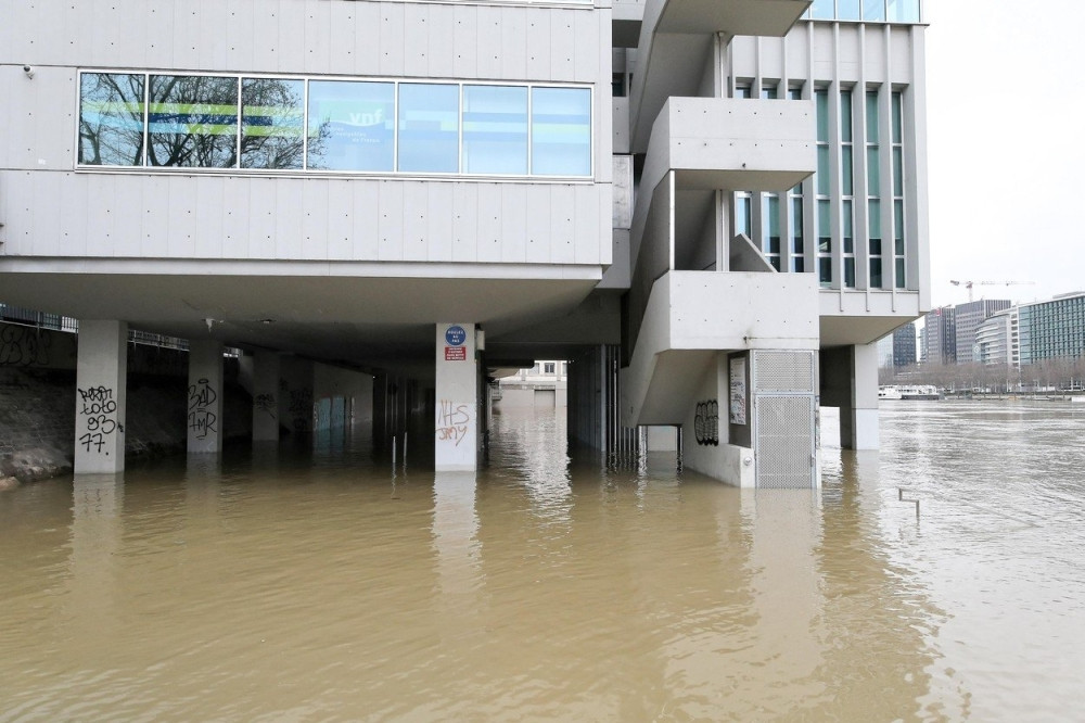 Pariz poplavljen, a tek stiže ono najgore, pacovi napuštaju grad! (FOTO+VIDEO)
