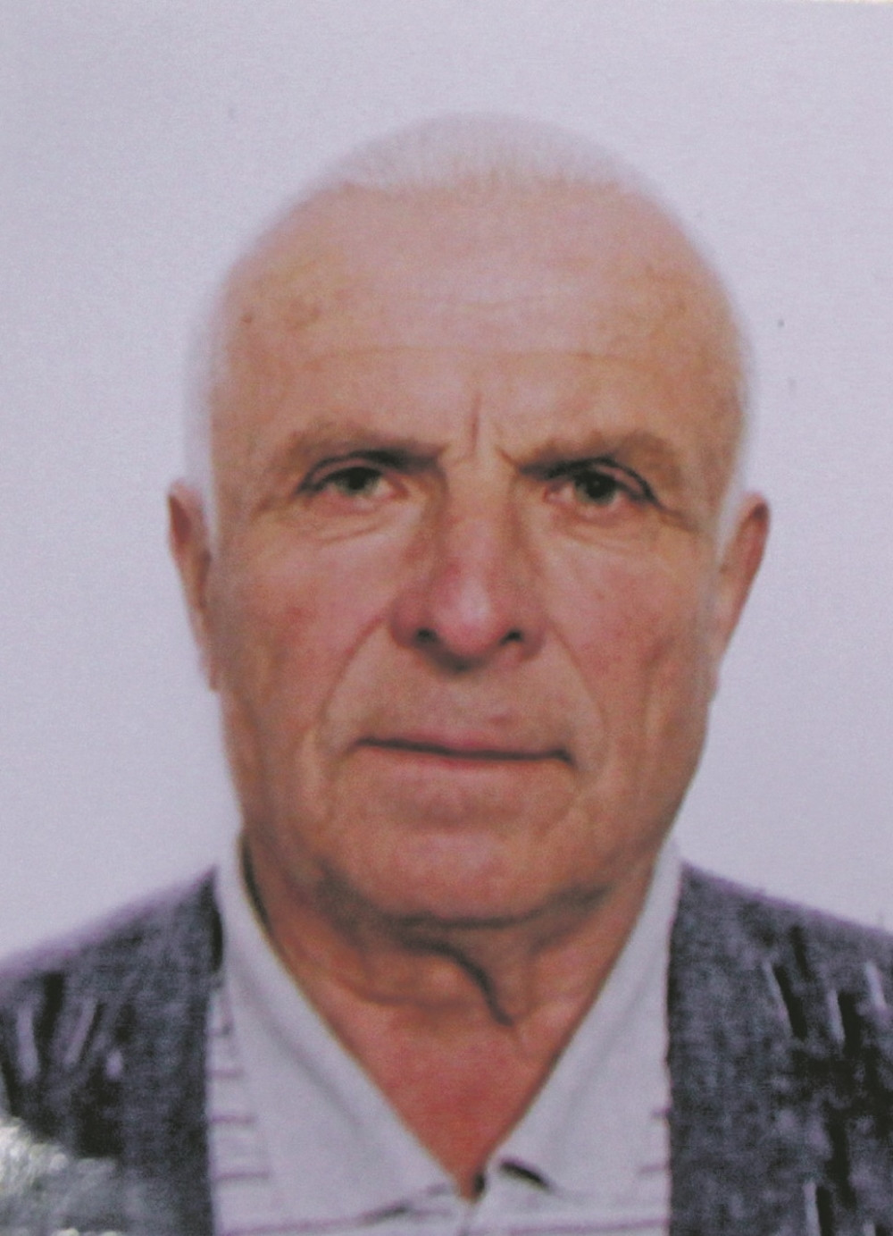 Mom ocu je izbliza razneta glava!