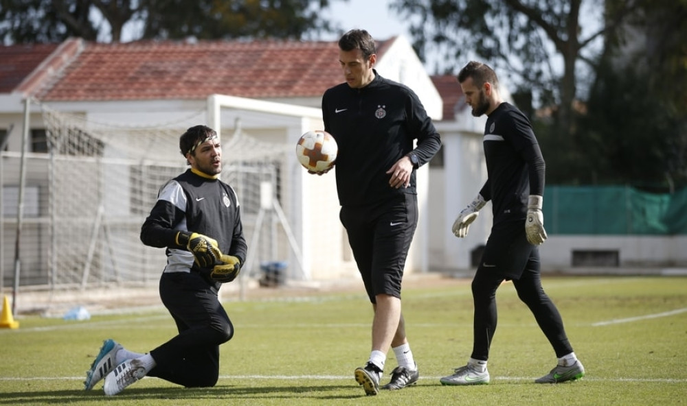 Stojke skinuo konce, Ostojić snima nogu