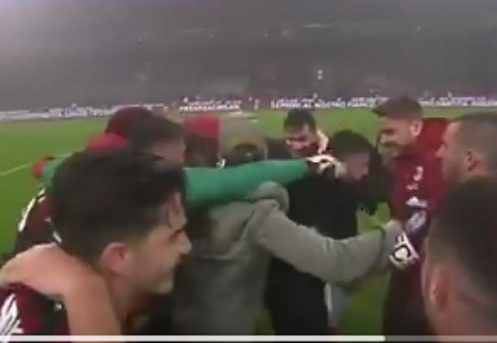 Igrači Milana tukli Gatuza nasred terena (VIDEO)