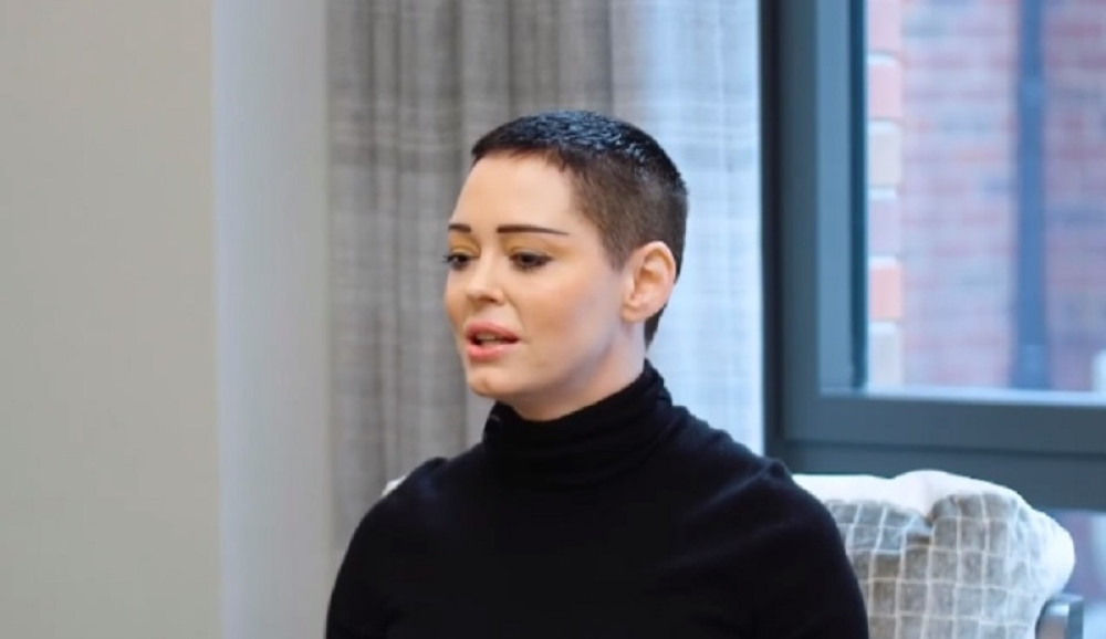 Zvezda serije "Čari": "Kroz suze sam videla njegovu spermu!"