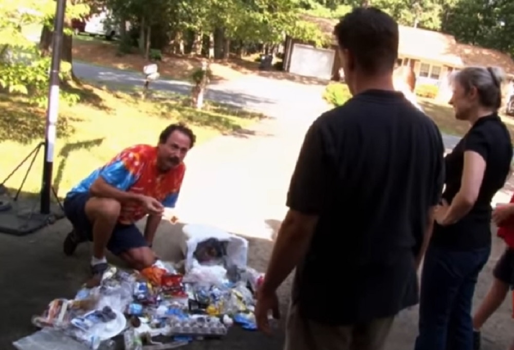 Ljudi se hrane iz kontejnera, ne koriste toalet papir, a jedan muškarac je čak prodao testis!