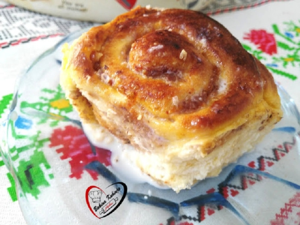 Slatki pužići preliveni mlekom