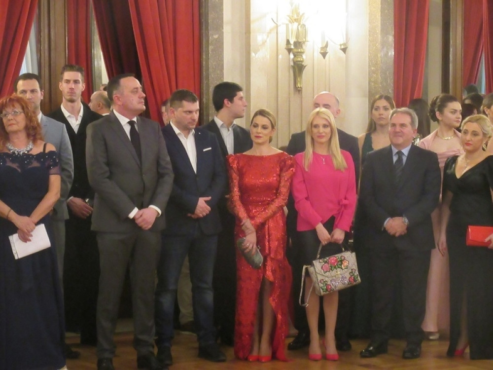 Dobrotvorni bal za porodilišta