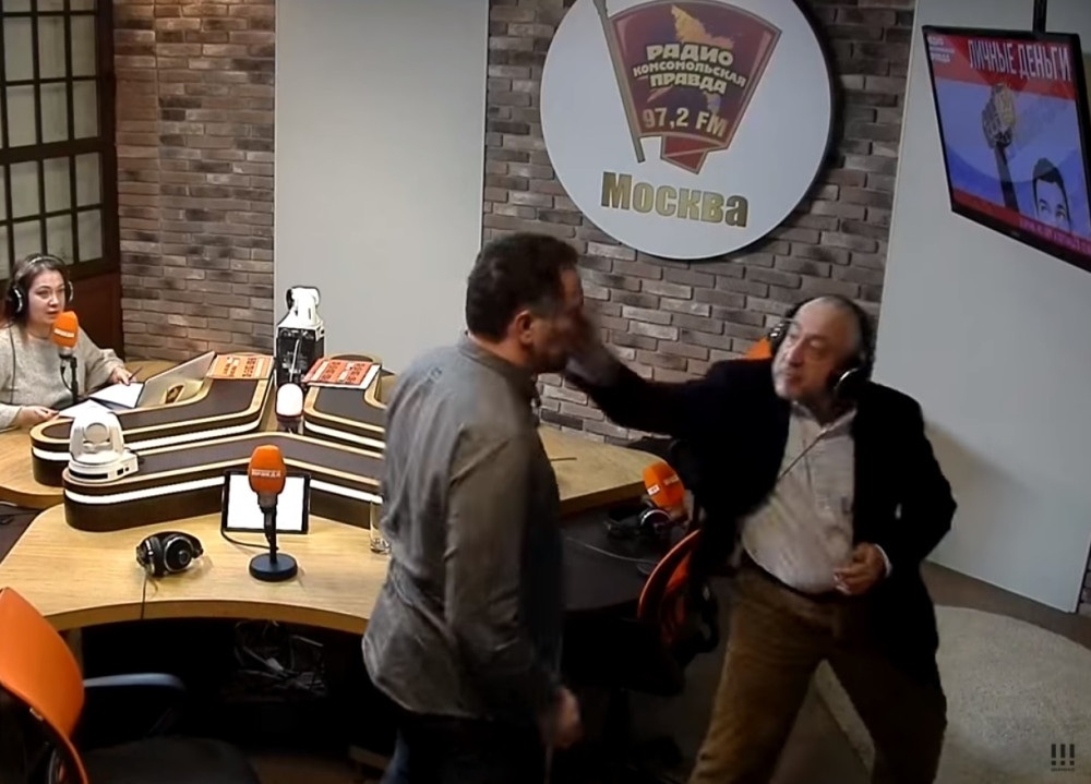 Novinari se potukli u programu uživo!