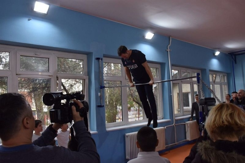 Siniša Mali pokazao kakav je gimnastičar (FOTO)