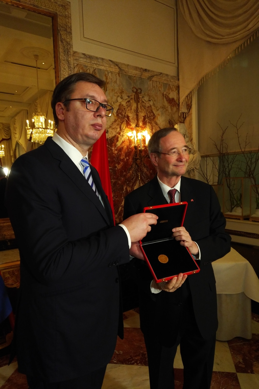 Vučiću uručena Zlatna medalja Privredne komore Austrije