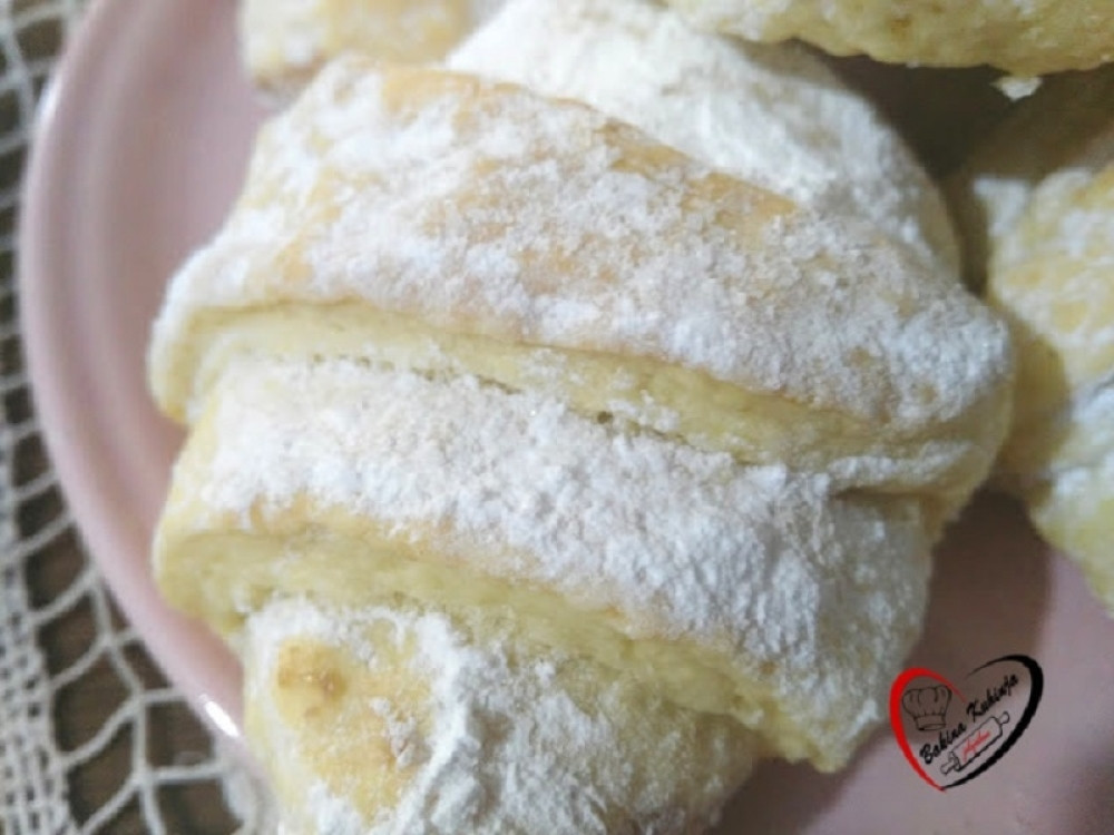 Penaste kiflice sa kremom