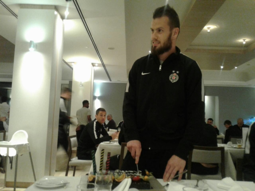 Pogledajte šta je fudbaler Partizana poželeo za 23. rođendan (FOTO + VIDEO)