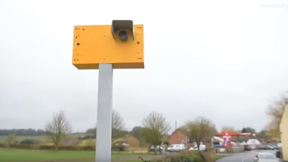 Lukava majka uspela da uspori saobraćaj zbog sigurnosti dece