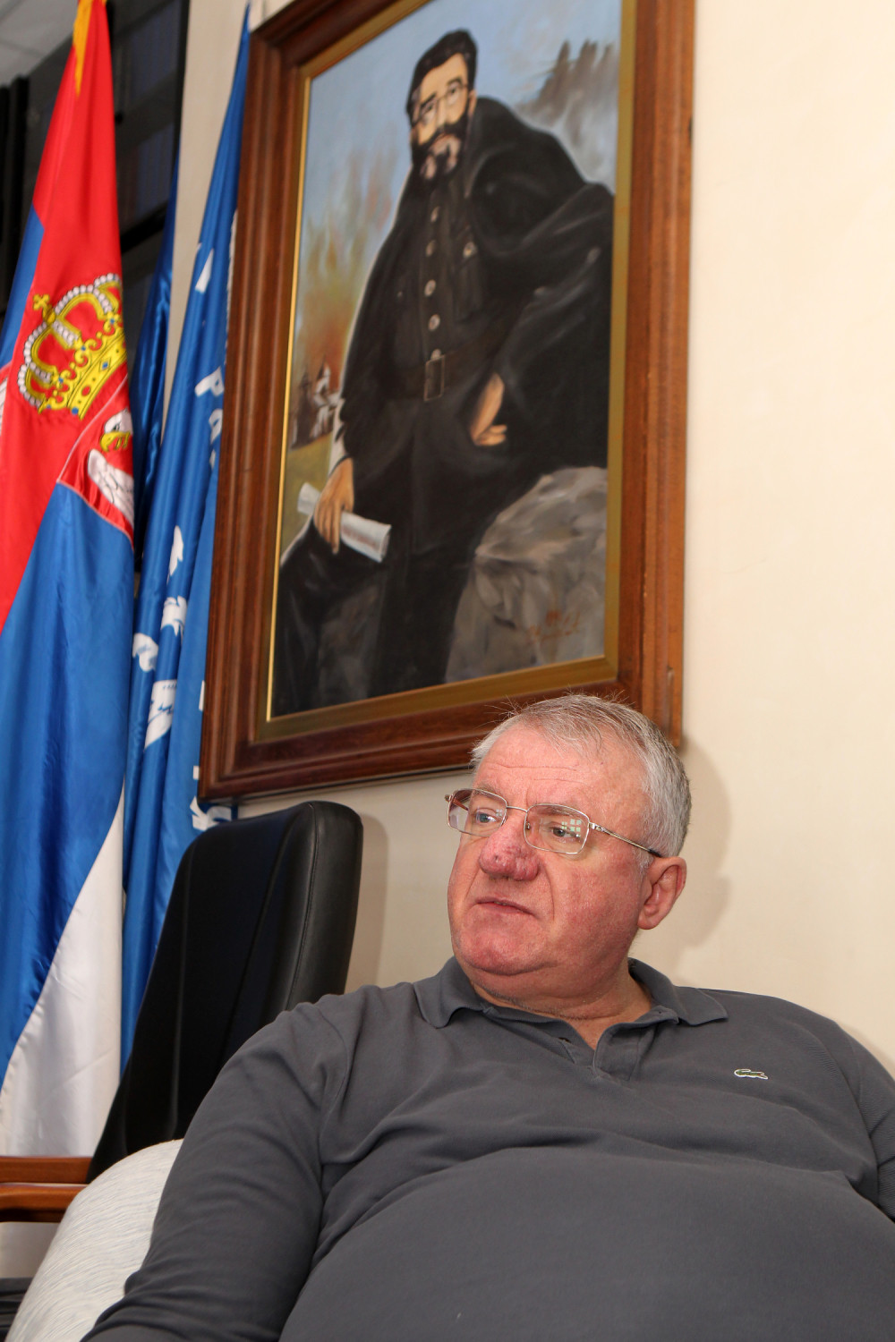 Šešelj gazio zastavu Hrvatske, Jandroković prekinuo posetu