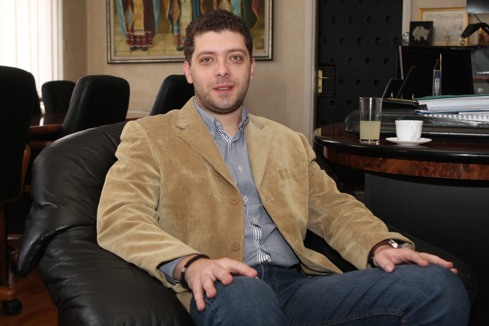 Miljan hteo da slomi vagu, Vjerica nastavila da jede!