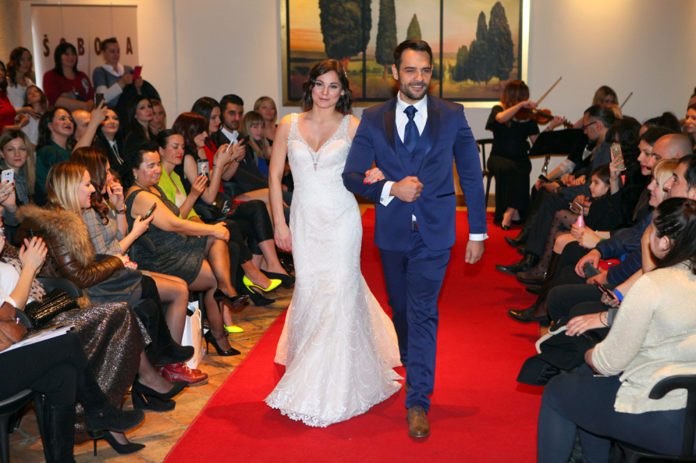 Zbog ovoga su poznati glumci izazvali šok na reviji!